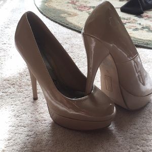 Tan patent platform pumps